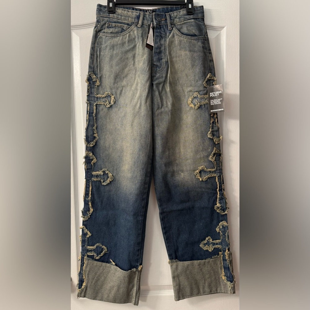 BoohooMAN Relaxed Rigid Cross Applique Denim Jeans antique blue - Picture 5 of 11